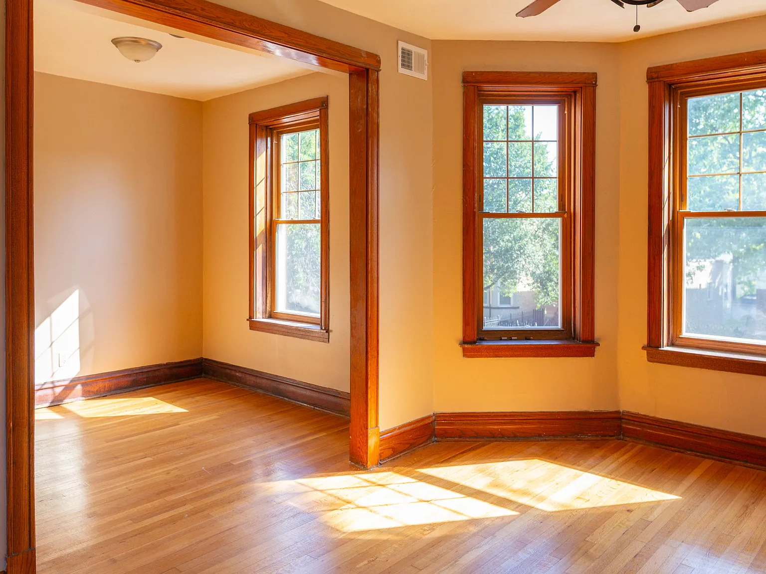 2 bed, 1100 sqft, $1,850 — Photo 3