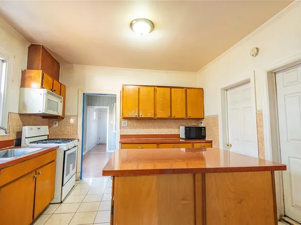 94-67 44th Avenue image 4 of 26