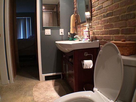 3rd image of 418 E Washington St APT 1
