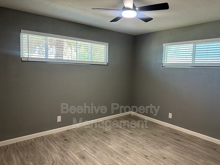 1311 W 4th St — Photo 7