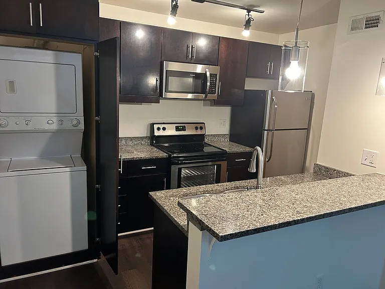 1100 Hull Street Apartments — Photo 2