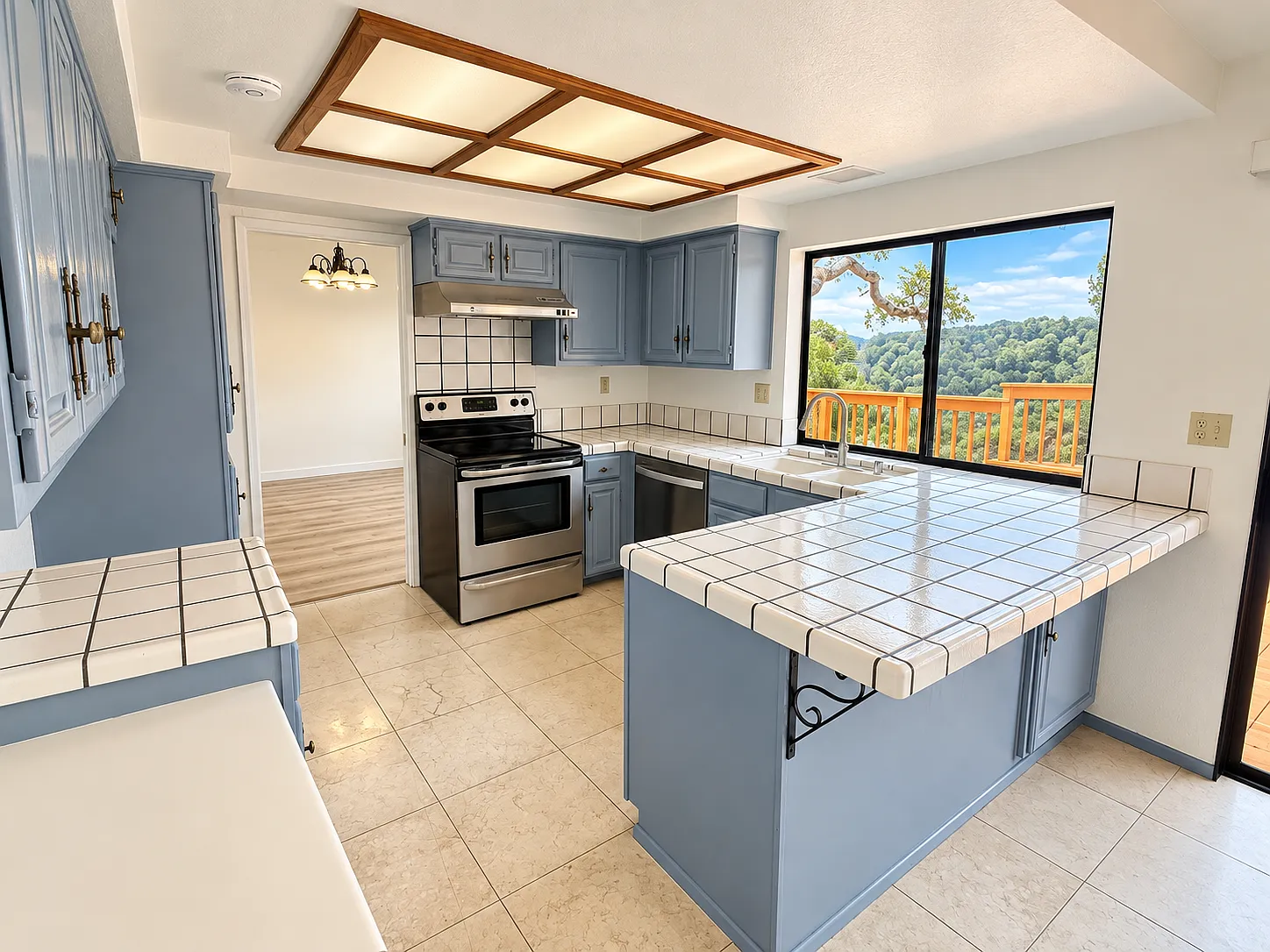 4 bed, 2.5 bath, 2262 sqft, $4,500 — Photo 4