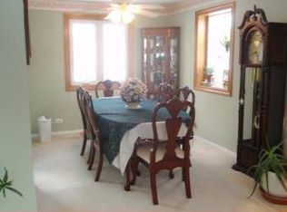 8938 Sycamore Dr, Hickory Hills, IL
