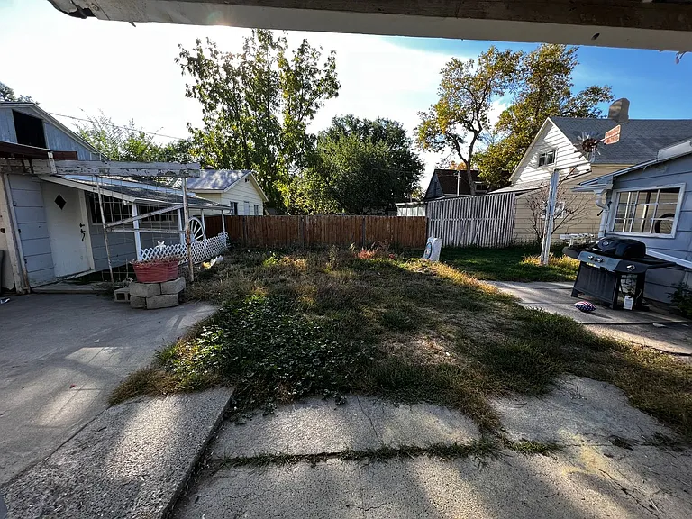 309 S 33rd St — Photo 10