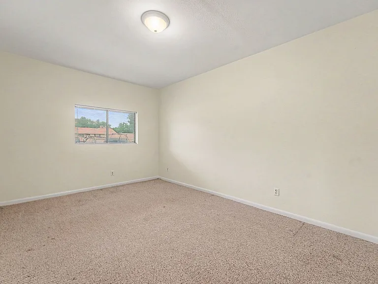 76 Newland Ct — Photo 15