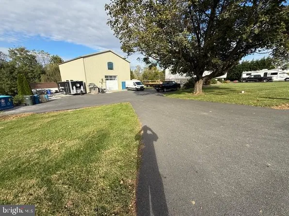 65 Campbell Rd, York, PA 17402