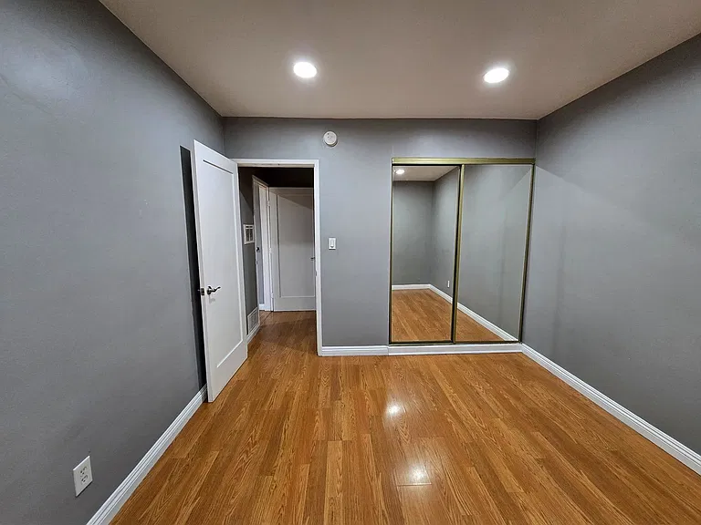 7419 Woodley Ave — Photo 6