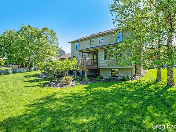 3rd image of 1785 Middleground Dr SE