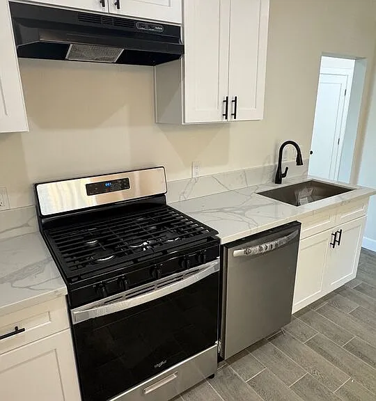 241 N Park View St #243 — Photo 8