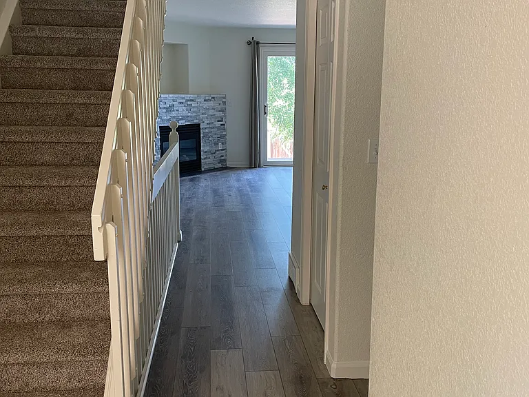 784 Gateway Cir — Photo 3