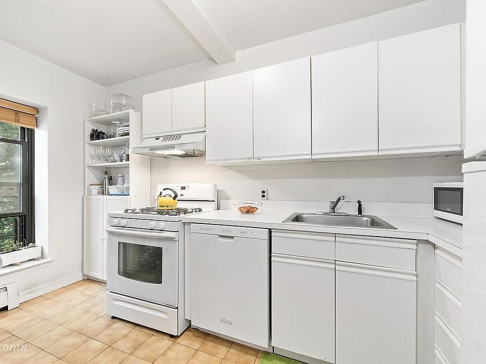 2nd image of 492 Henry St APT 3H