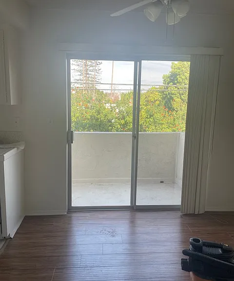 1450 S Centinela Ave #9 — Photo 2