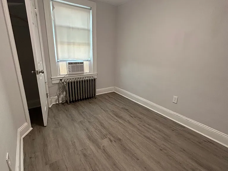 2326 Aiken St — Photo 12