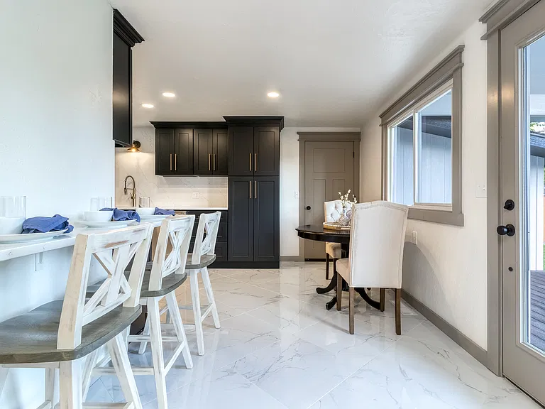 1328 Dakota St — Photo 20