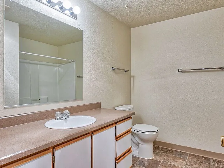 Harmony Court Apartments — Photo 13