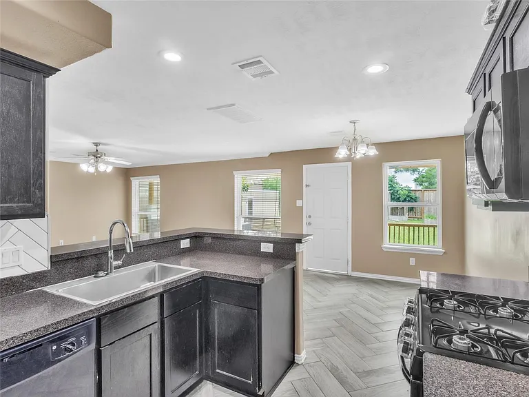 1418 Banbury Ct — Photo 12
