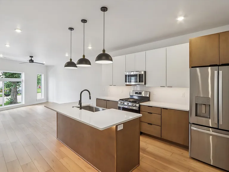 1608 D St SW — Photo 3