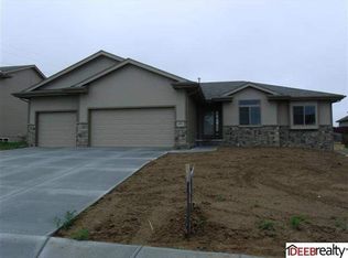 1911 Apollo Ln, Papillion, NE 68133