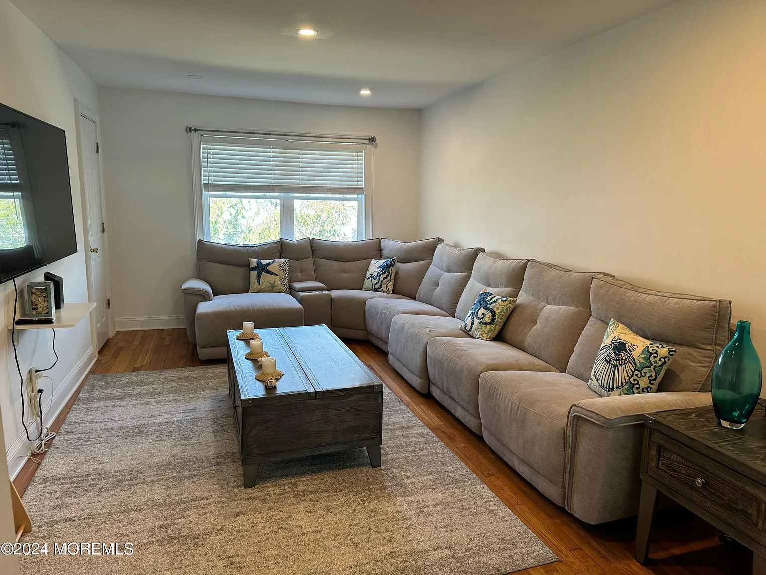 2 bed, 823 sqft, $2,600 — Photo 2