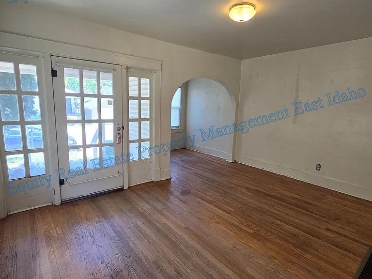 925 W Clark St #925 — Photo 6