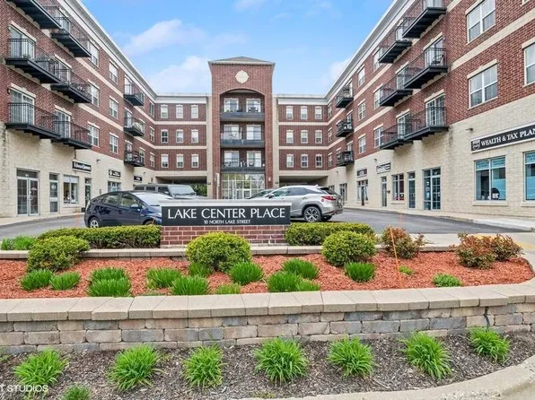 10 N Lake St APT 308, Grayslake, IL 60030