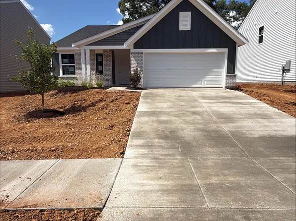 98 Hearthstone Ln, Radcliff, KY 40160