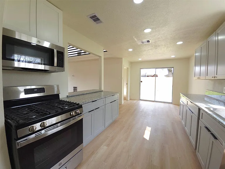 6706 Dinner Creek Ct — Photo 5