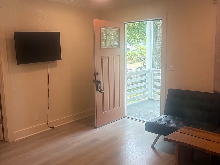 2748 E Surrey Dr — Photo 4