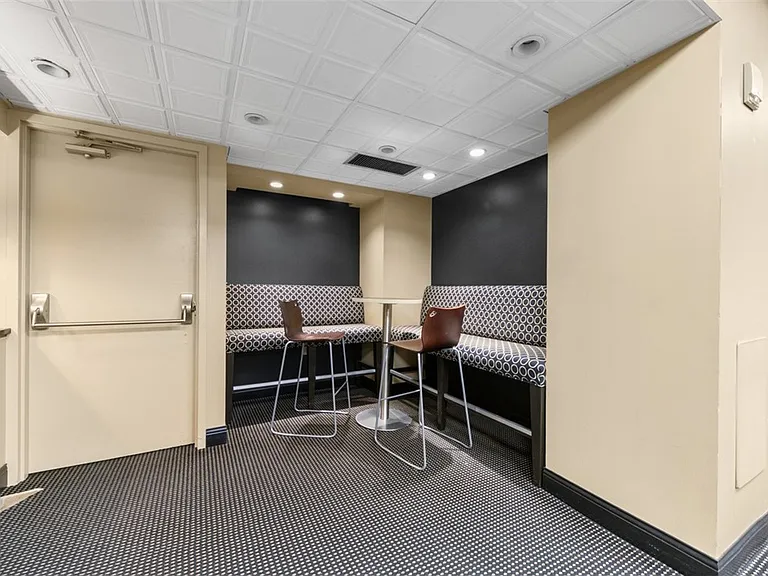 320 Fort Duquesne Blvd #8N — Photo 25