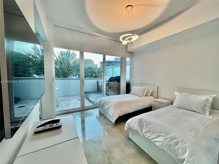 50 S Pointe Dr #LOFT5 — Photo 18