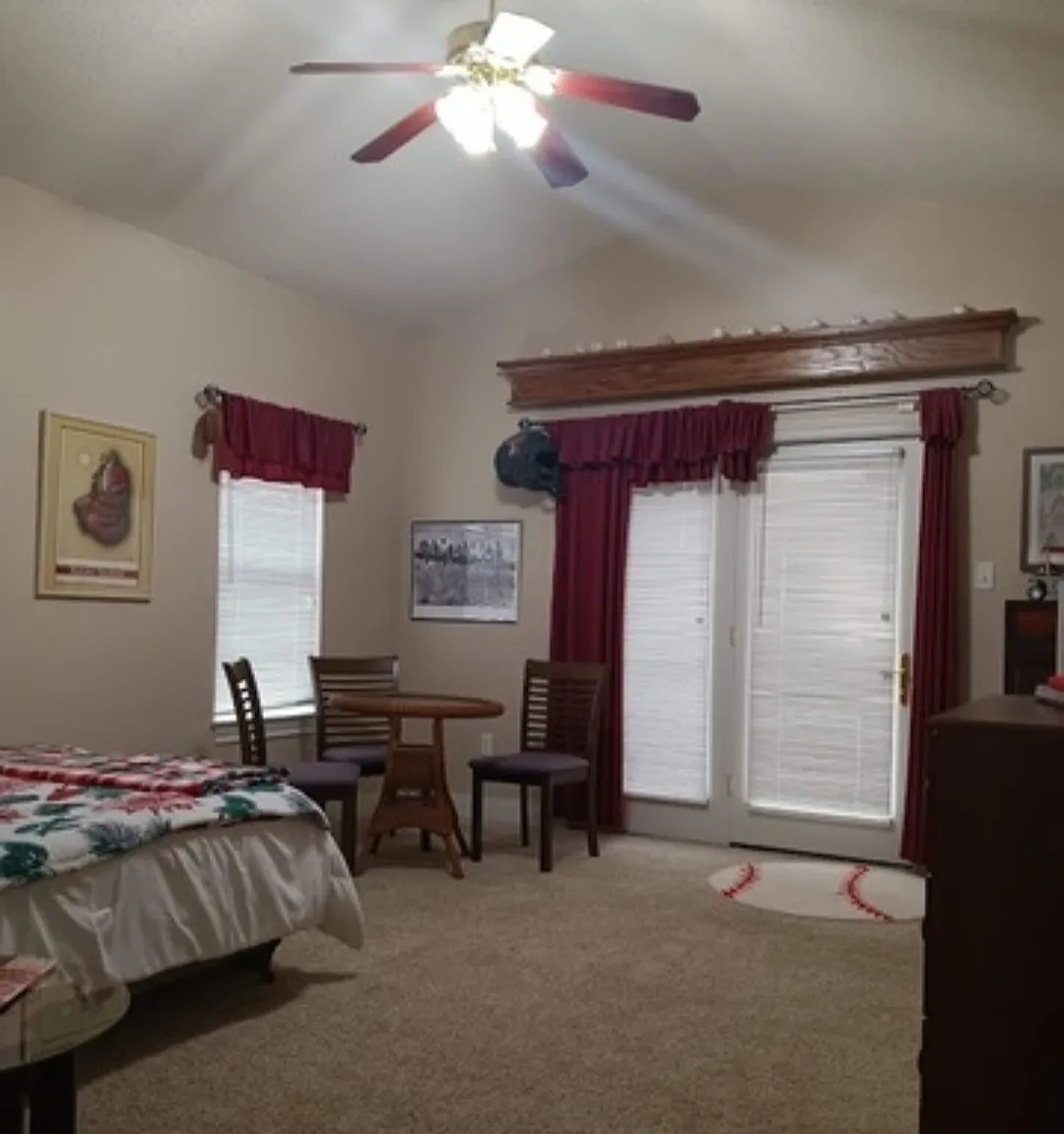 3 bed, 2556 sqft, $2,275 — Photo 4