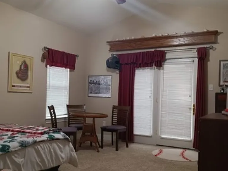 3325 Sherwin Dr — Photo 7