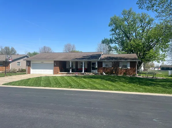 1008 N Koester Dr, Effingham, IL 62401