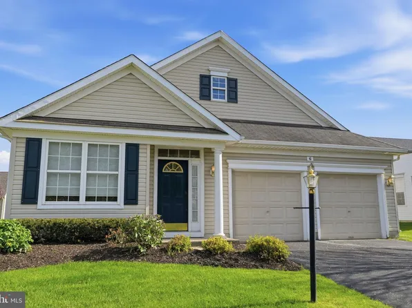 6 Sagebrush Ln, Langhorne, PA 19047