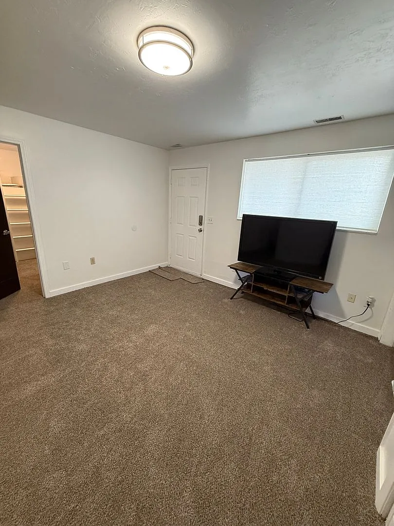 Affordable Beautiful Student Housing for Snow College students 5 rooms, 2 shared bathrooms, share... — Photo 3