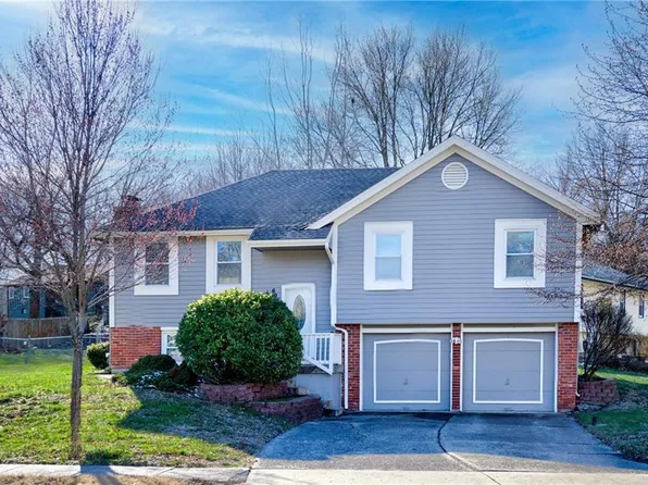 607 NE Karapat Dr, Kansas City, MO 64155