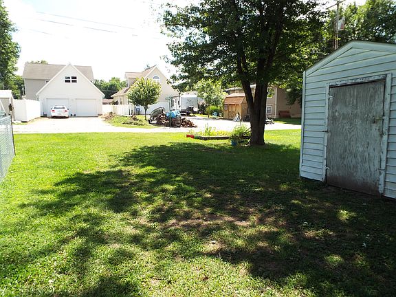 5th image of 946 W Vernor St