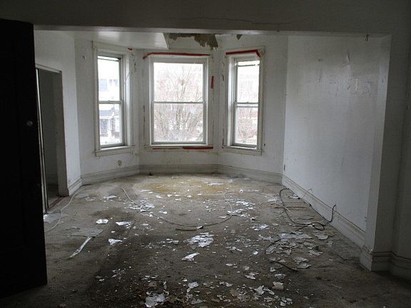 3rd image of 5813 W Washington Blvd