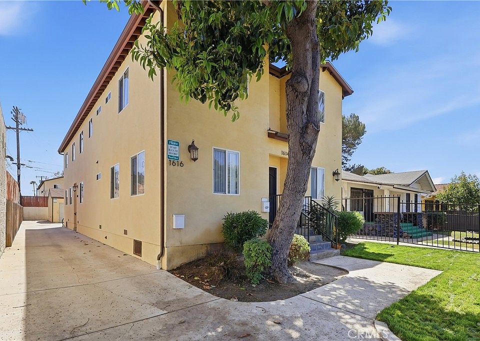 1st image of 1614 W 39th Pl