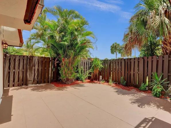 6435 Red Pine Lane #B, Greenacres, FL 33415