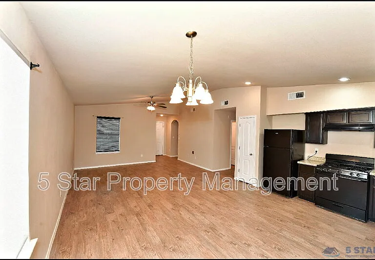 916 Villa Seca Dr — Photo 14