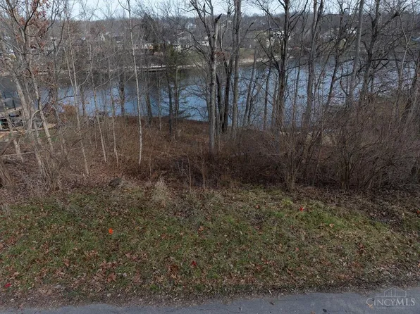 1889 Aqua Vista Dr, Lawrenceburg, IN 47025