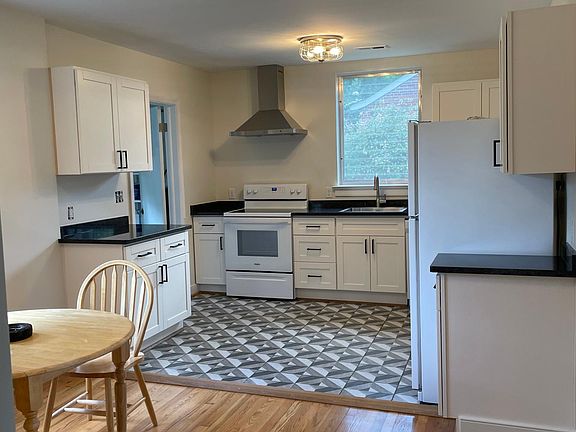 Kitchen open with Dining Room