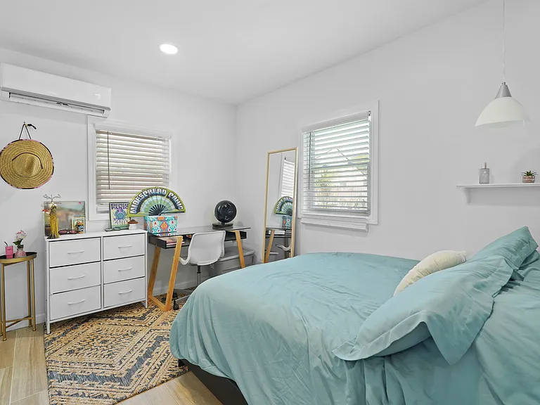 1815 E Derenne Ave #B — Photo 23