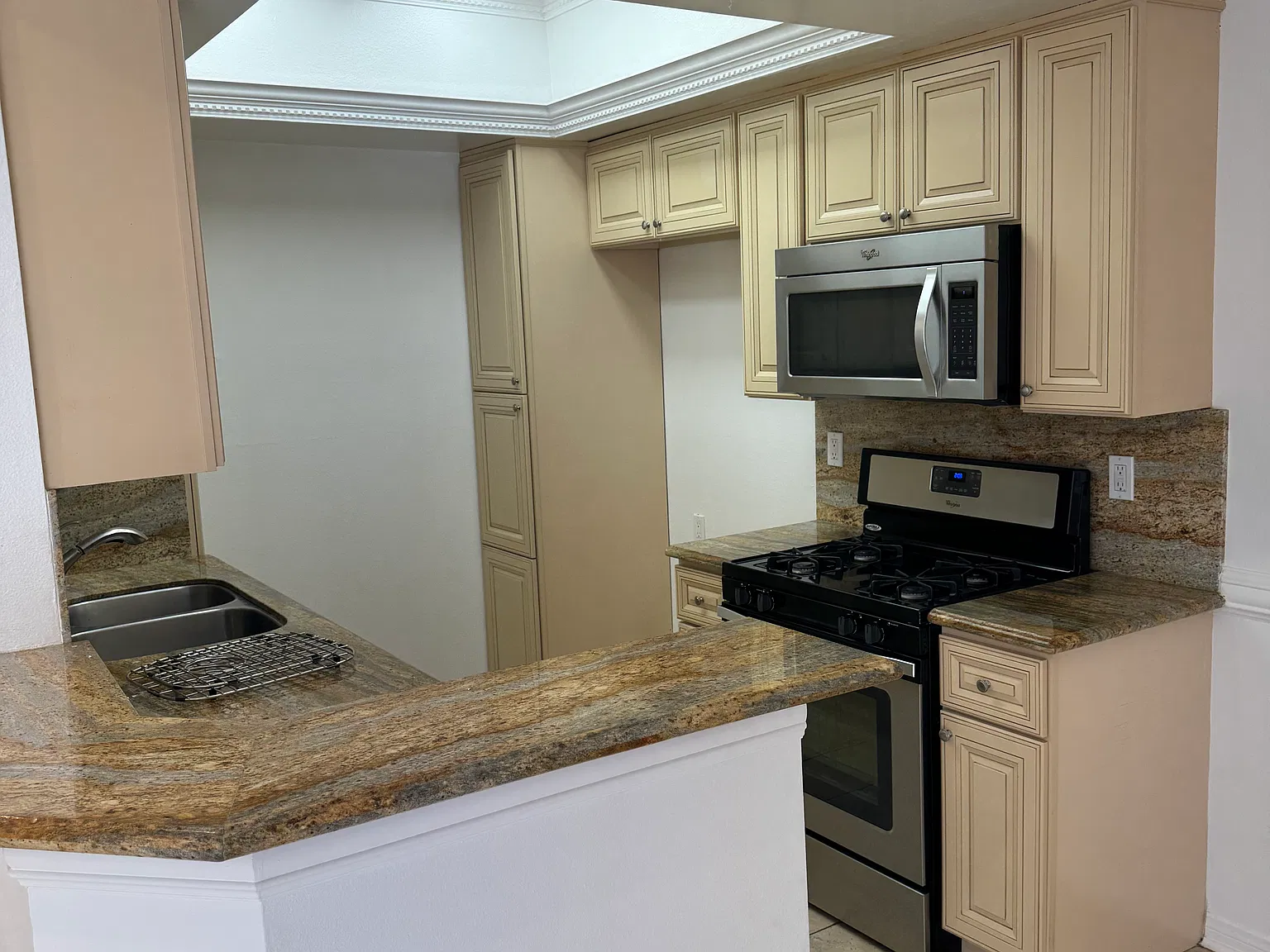 2 bed, 1100 sqft, $3,500 — Photo 4