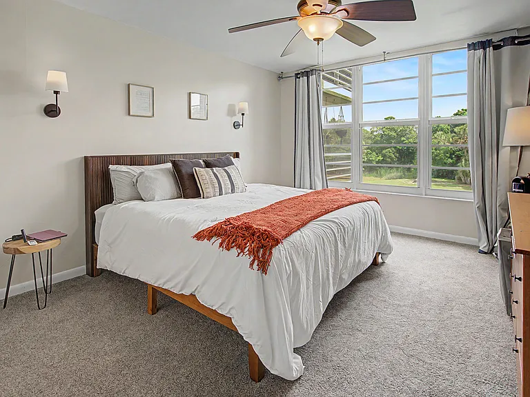 3930 Oaks Clubhouse Dr #304 — Photo 10