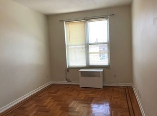 25-45 46th St #2R, Astoria, NY 11103