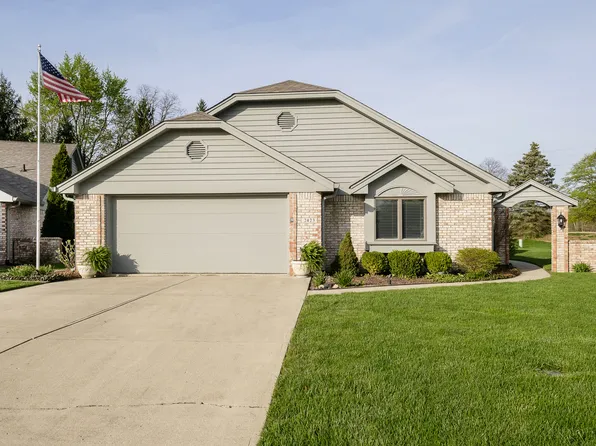 2423 Caramore Cir, Anderson, IN 46011