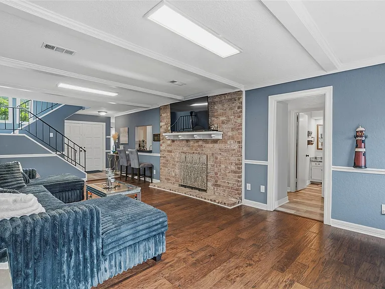 2938 Camelot Ln — Photo 4