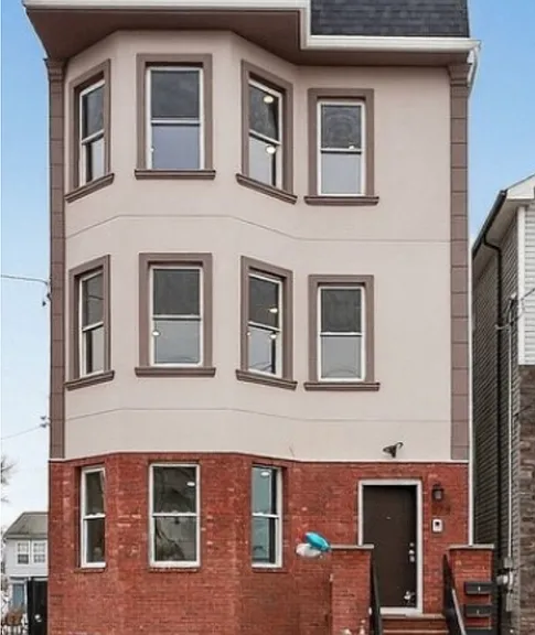 579 S 12th St #3 — Photo 1